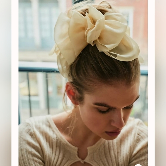 NWT Free People Ivory Poppy's Life Bow Large Hair Scrunchie - Picture 1 of 8